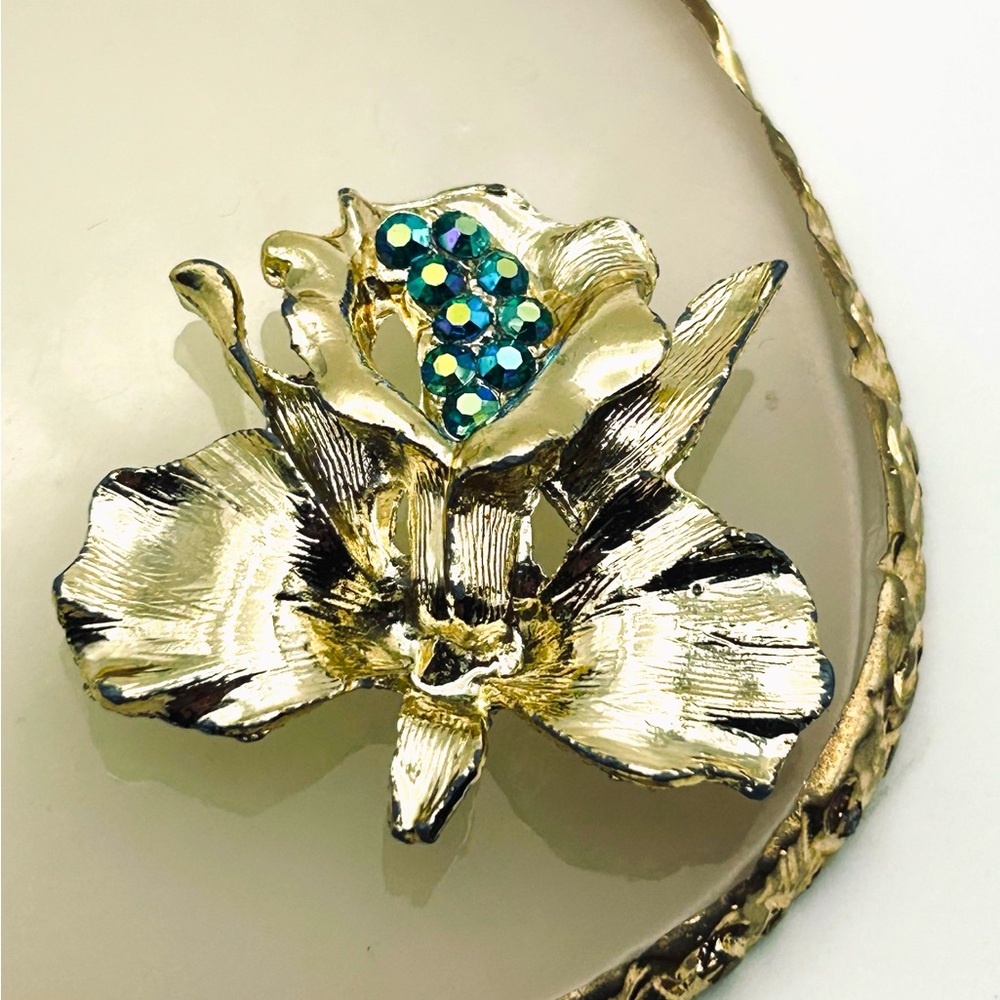 VTG Gorgeous Gold Tone and Crystal Rhinestone Orchid Brooch